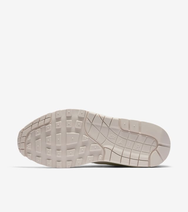 nike air max thea mid vs pinnacle difference