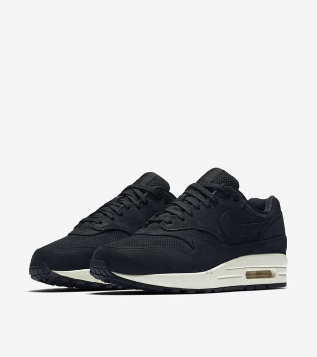 Nike Air Max 1 Womens Black And White Outlet Online, UP TO 69% OFF