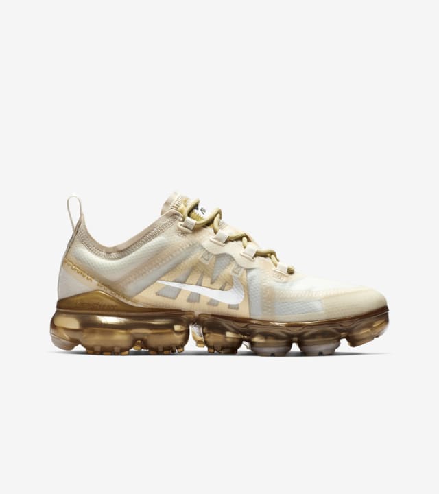 white and gold vapormax plus