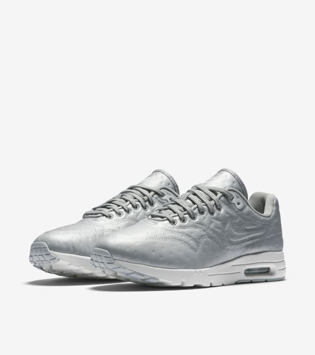nike silver metallic shoes