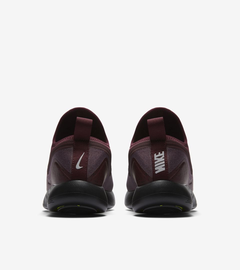 WMNS LUNARCHARGE ESSENTIAL WMNS LUNARCHARGE ESSENTIAL