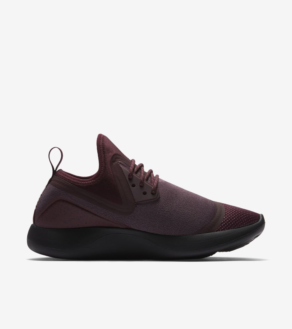 WMNS LUNARCHARGE ESSENTIAL WMNS LUNARCHARGE ESSENTIAL