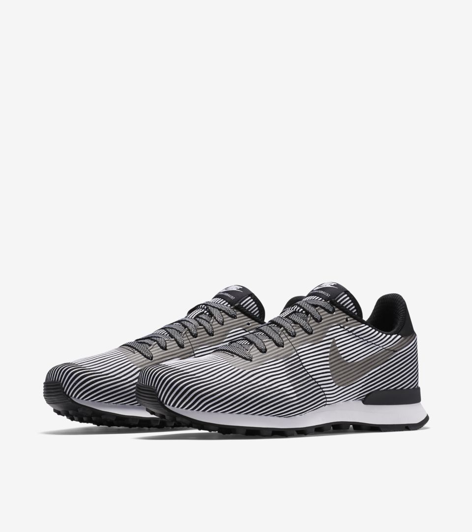 jd sports nike internationalist