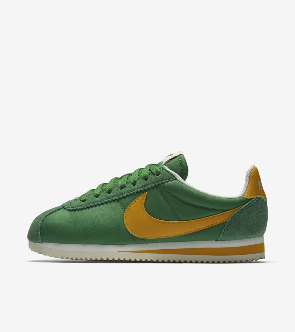 nike yellow green shoes