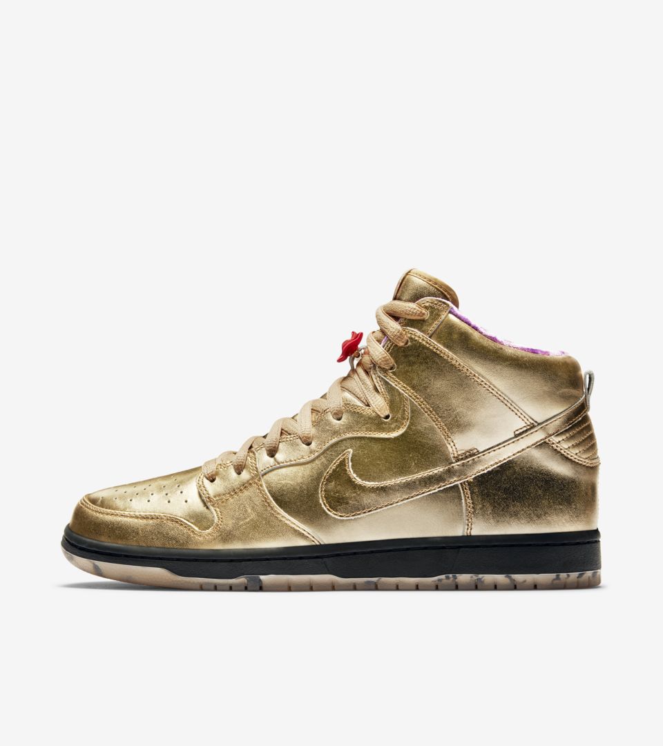 gold nike dunks