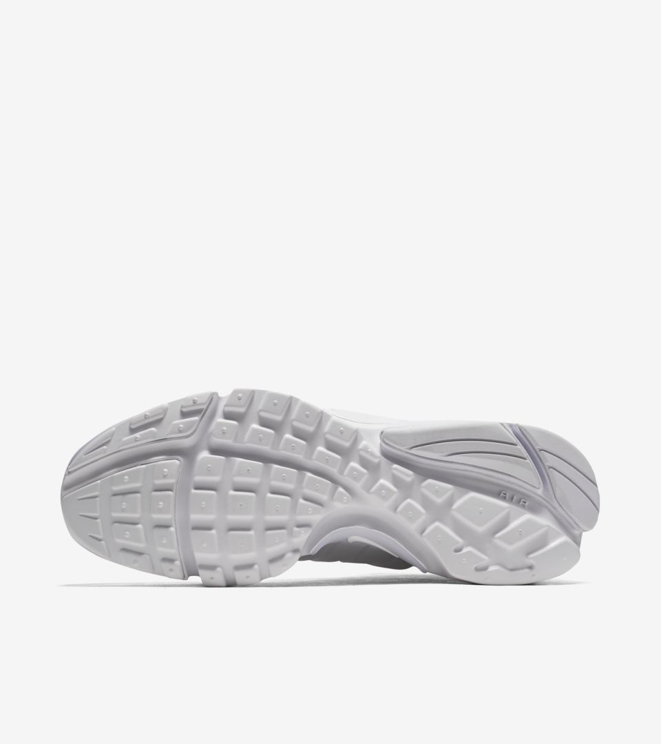 air presto flyknit ultra triple white