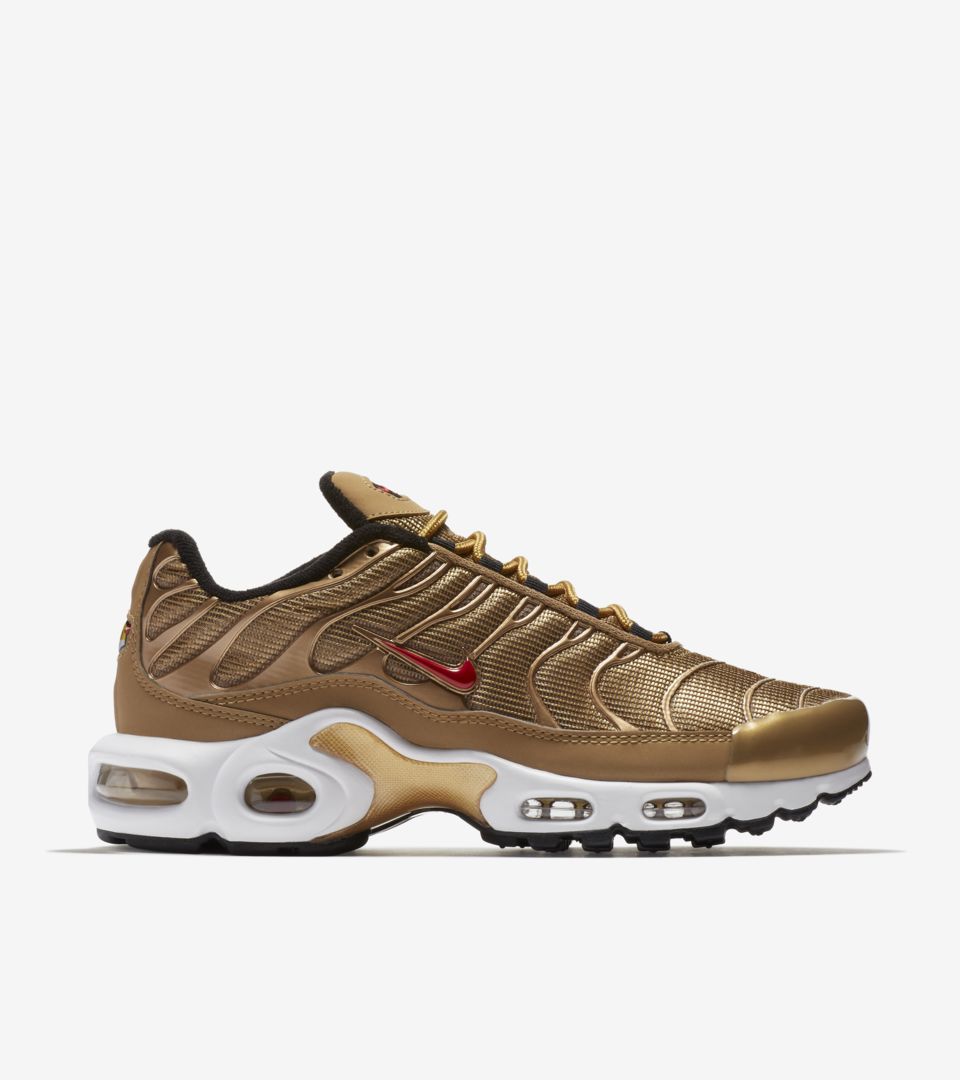 nike air max black and gold womens