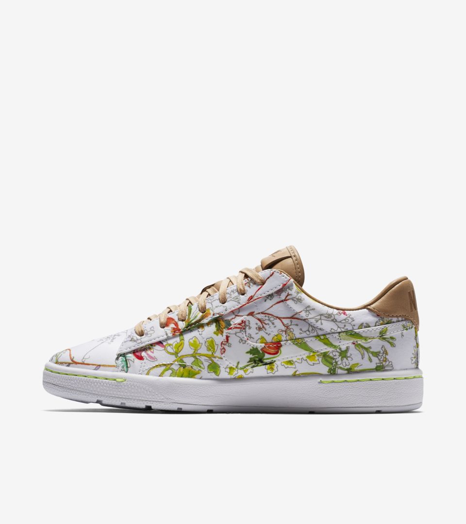 WMNS NIKECOURT TENNIS CLASSIC ULTRA WMNS NIKECOURT TENNIS CLASSIC ULTRA