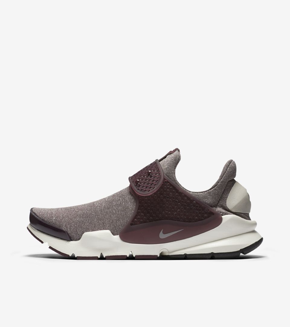 women's nike dart sneakers