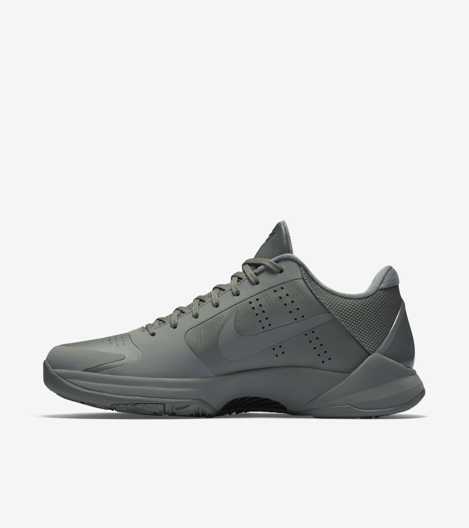 ZOOM KOBE V ZOOM KOBE V