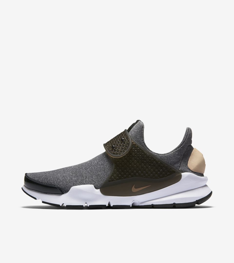 sock darts nike