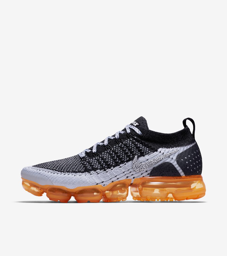 Nike公式 ナイキ エア ヴェイパーマックス フライニット 2 Black And White And Total Orange 106 Vapormax Flyknit 2 Nike Snkrs Jp