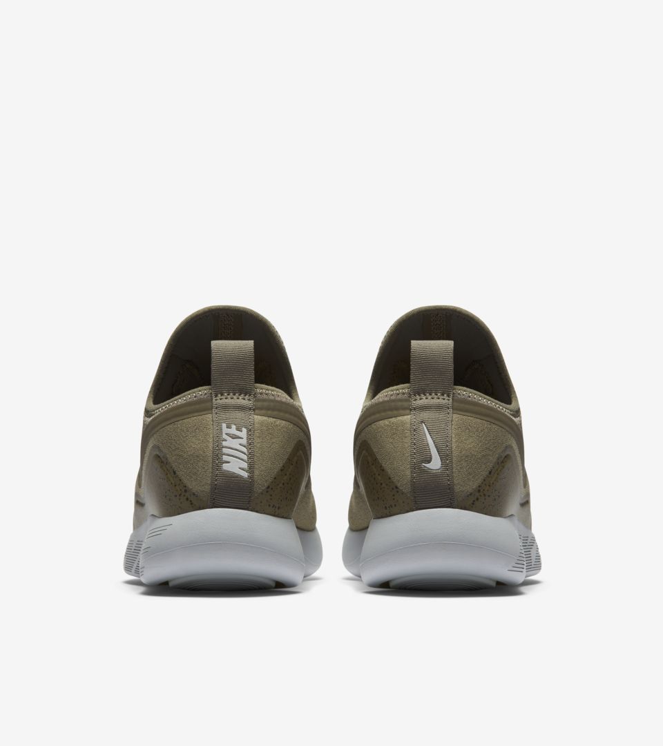 WMNS LUNARCHARGE ESSENTIAL WMNS LUNARCHARGE ESSENTIAL