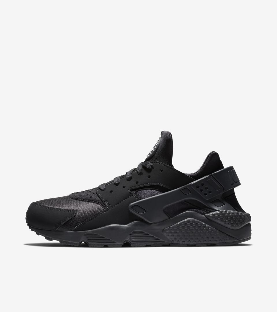 nike air huarache triple black mens