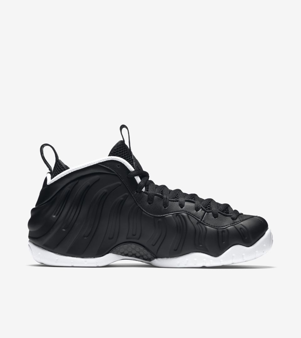 Nike Air Foamposite Pro 'Black & White' 2016. Nike⁠+ SNKRS