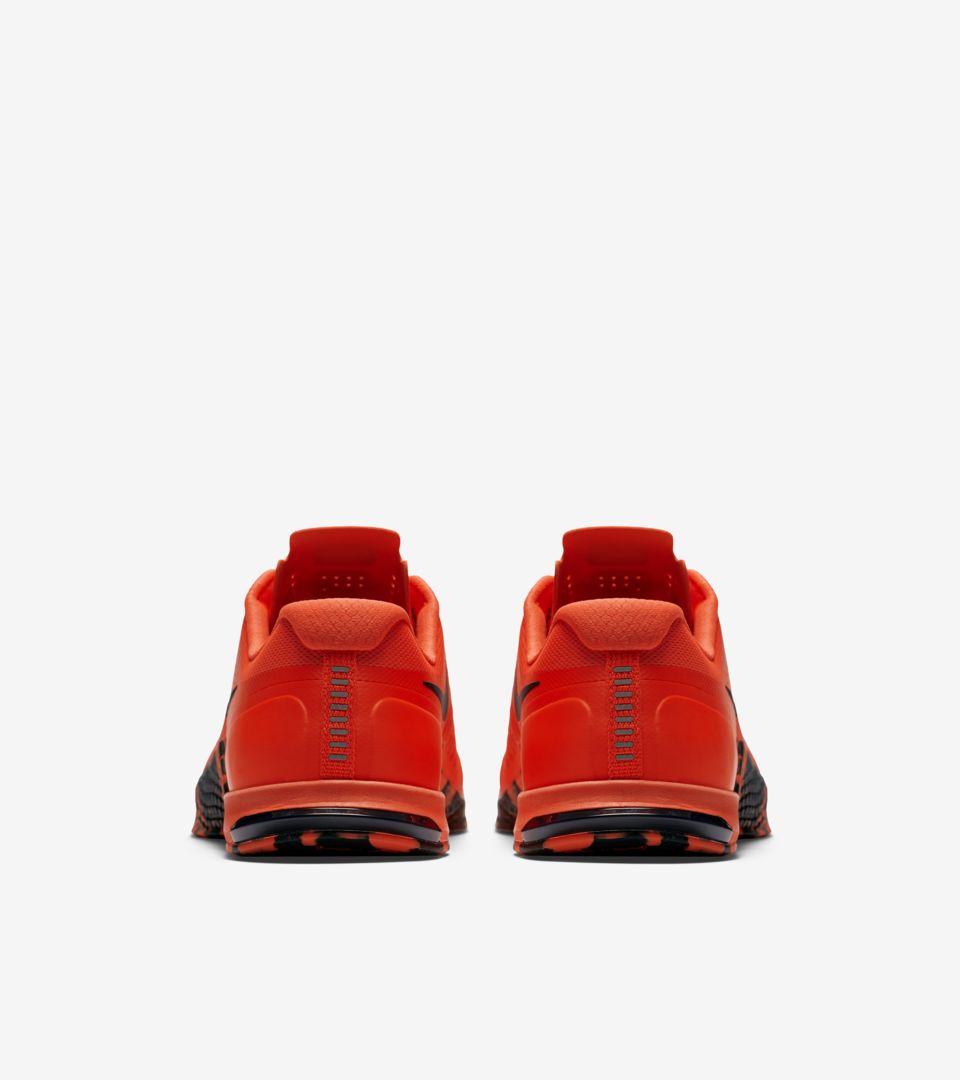 nike metcon crimson