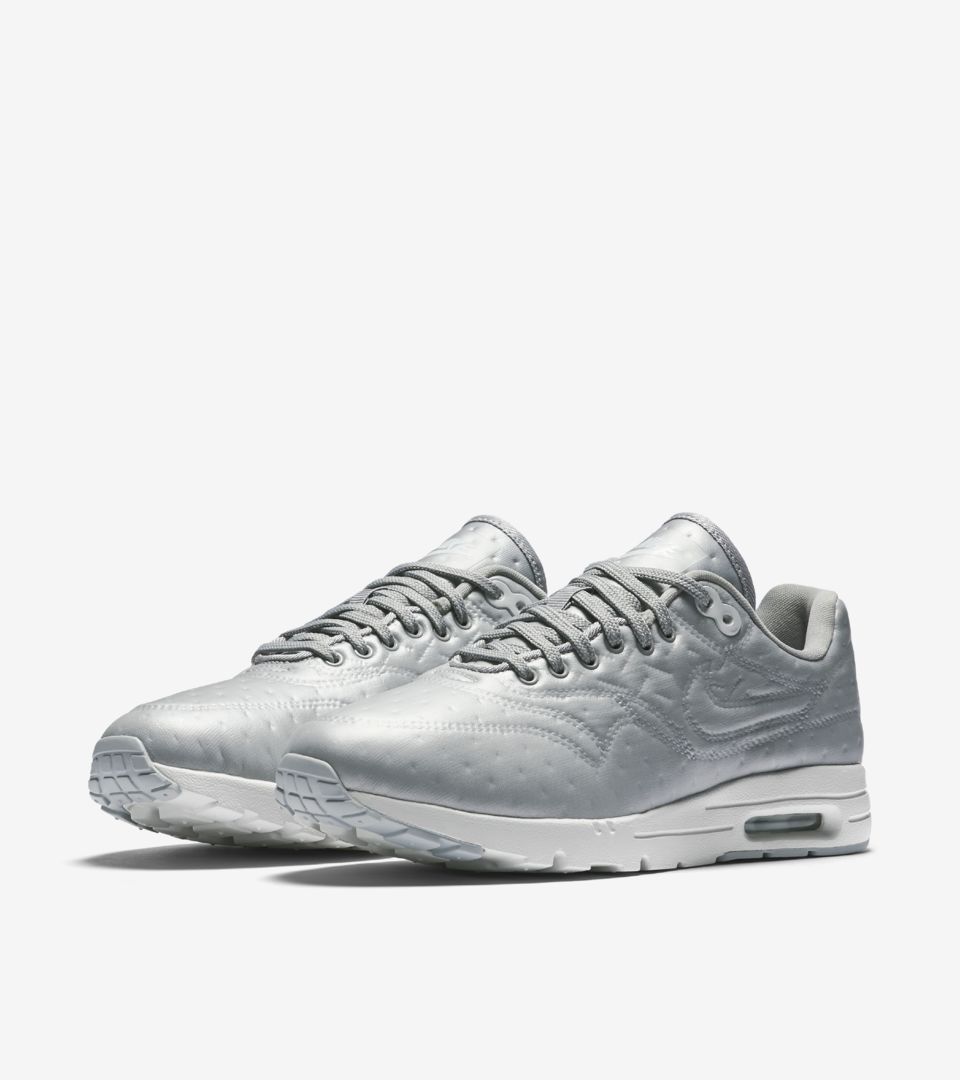 Ultra Premium 'Metallic Silver'. Nike SNKRS
