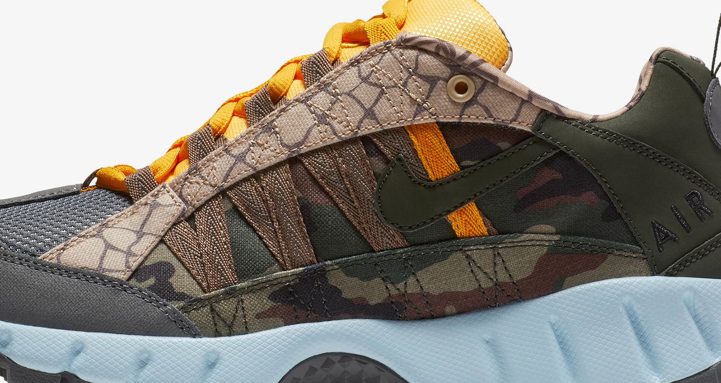 silver nike verde militare