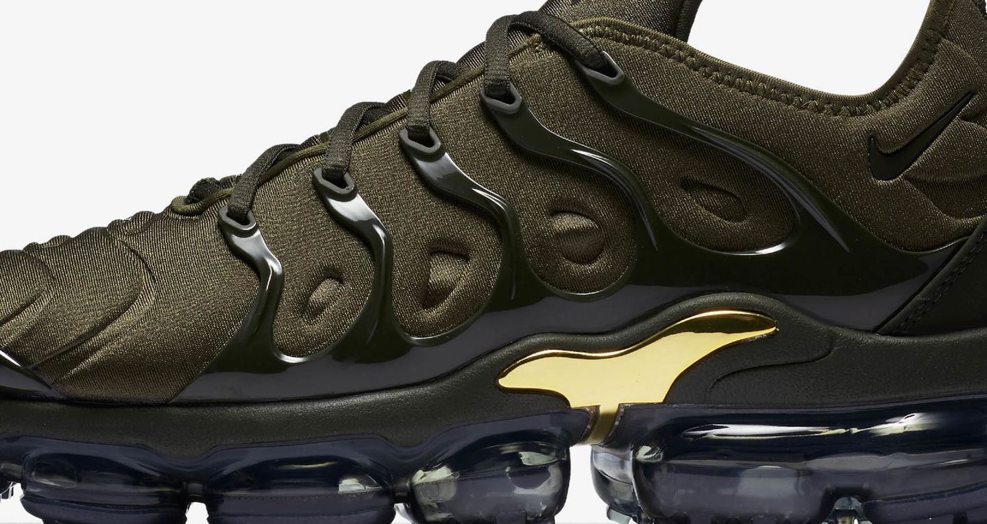 nike vapormax plus navy