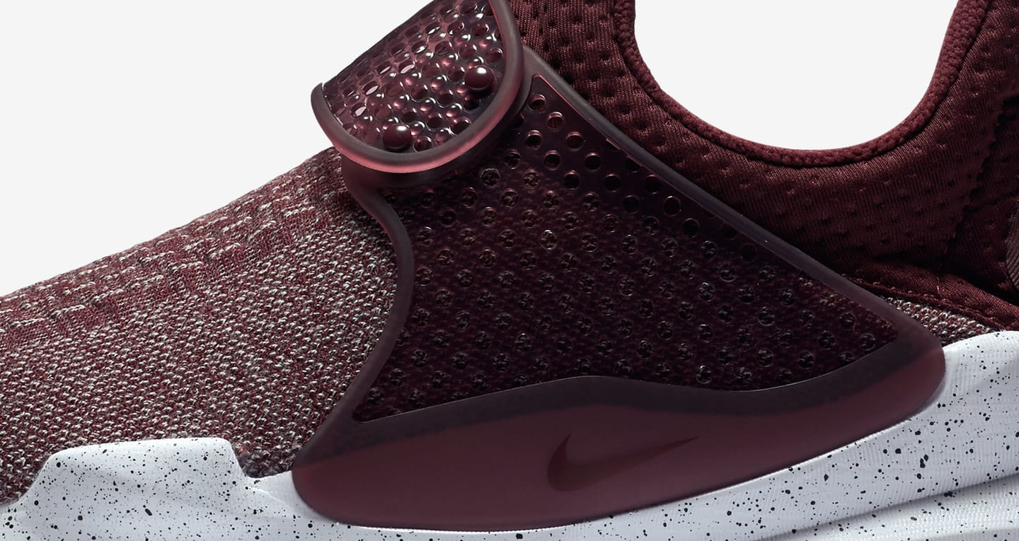 nike sock dart maroon