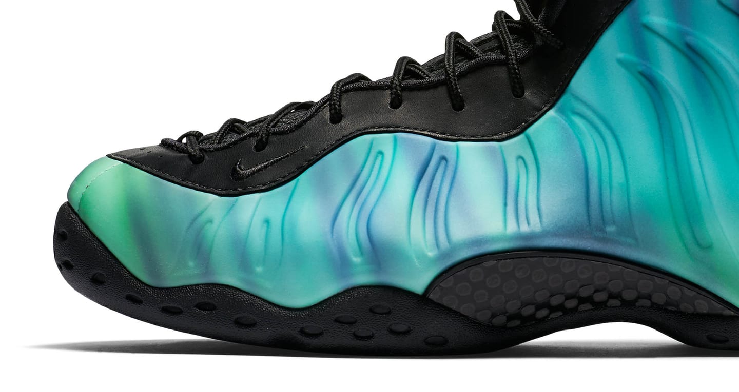 nike foamposite northern lights