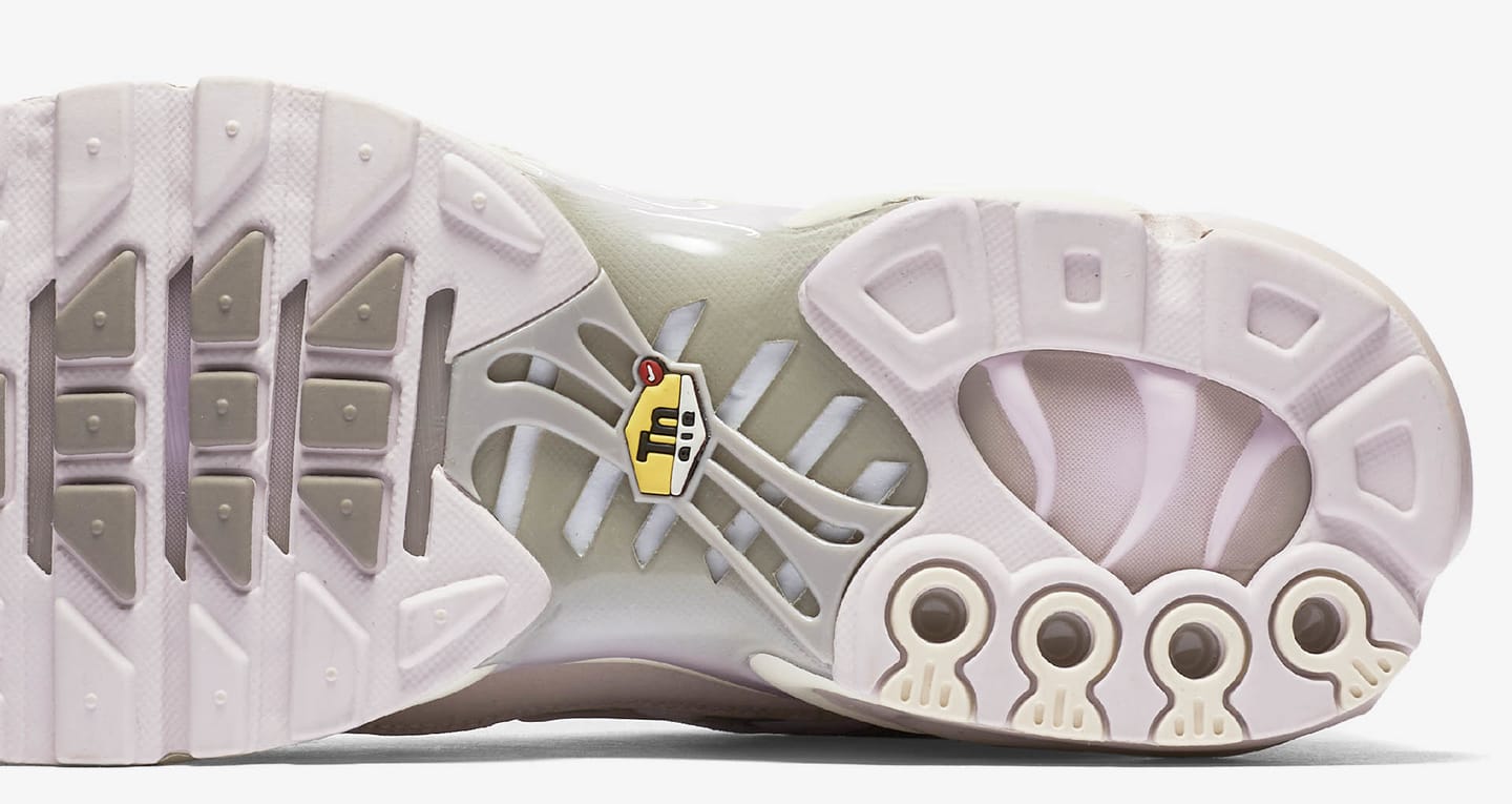 nike air max plus pearl pink