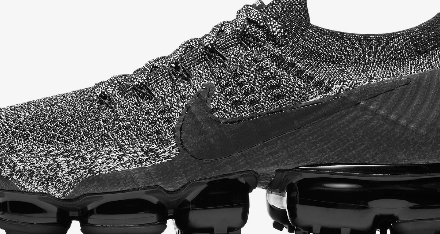 Nike Women s Air Vapormax Flyknit 2 Black Paper Bear