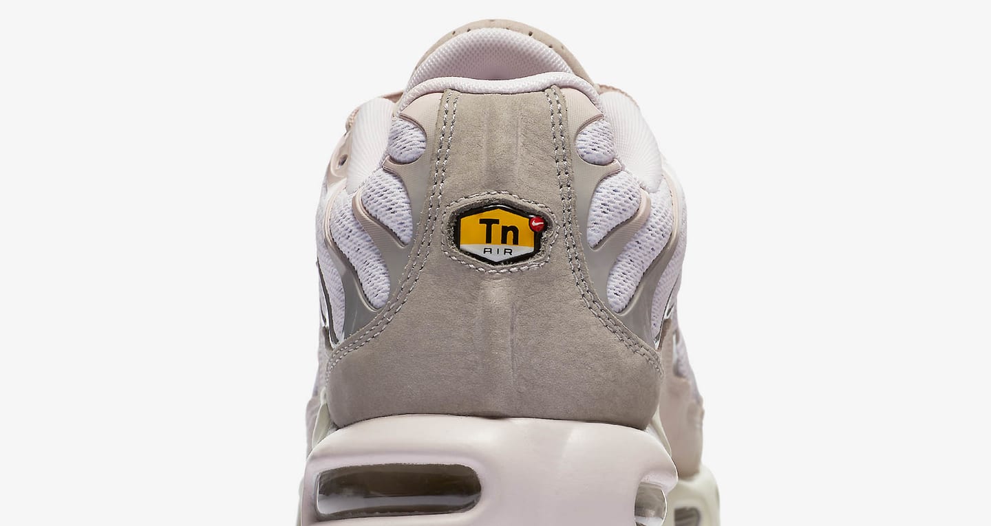nike air max plus pearl pink