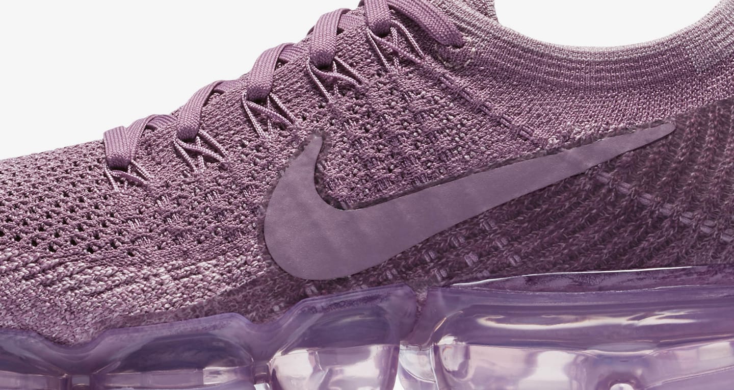 nike vapormax violeta