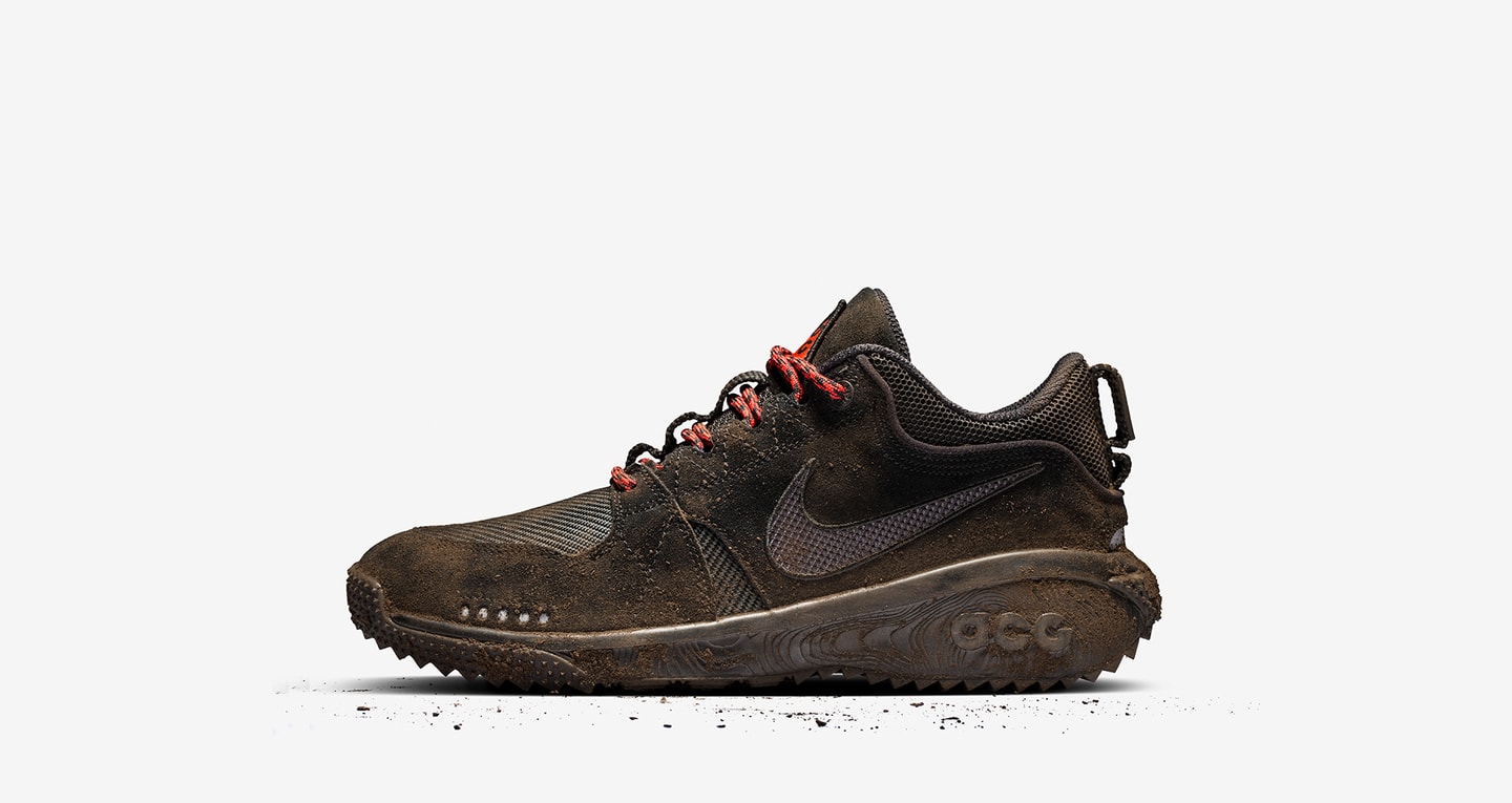 nike dog mountain black