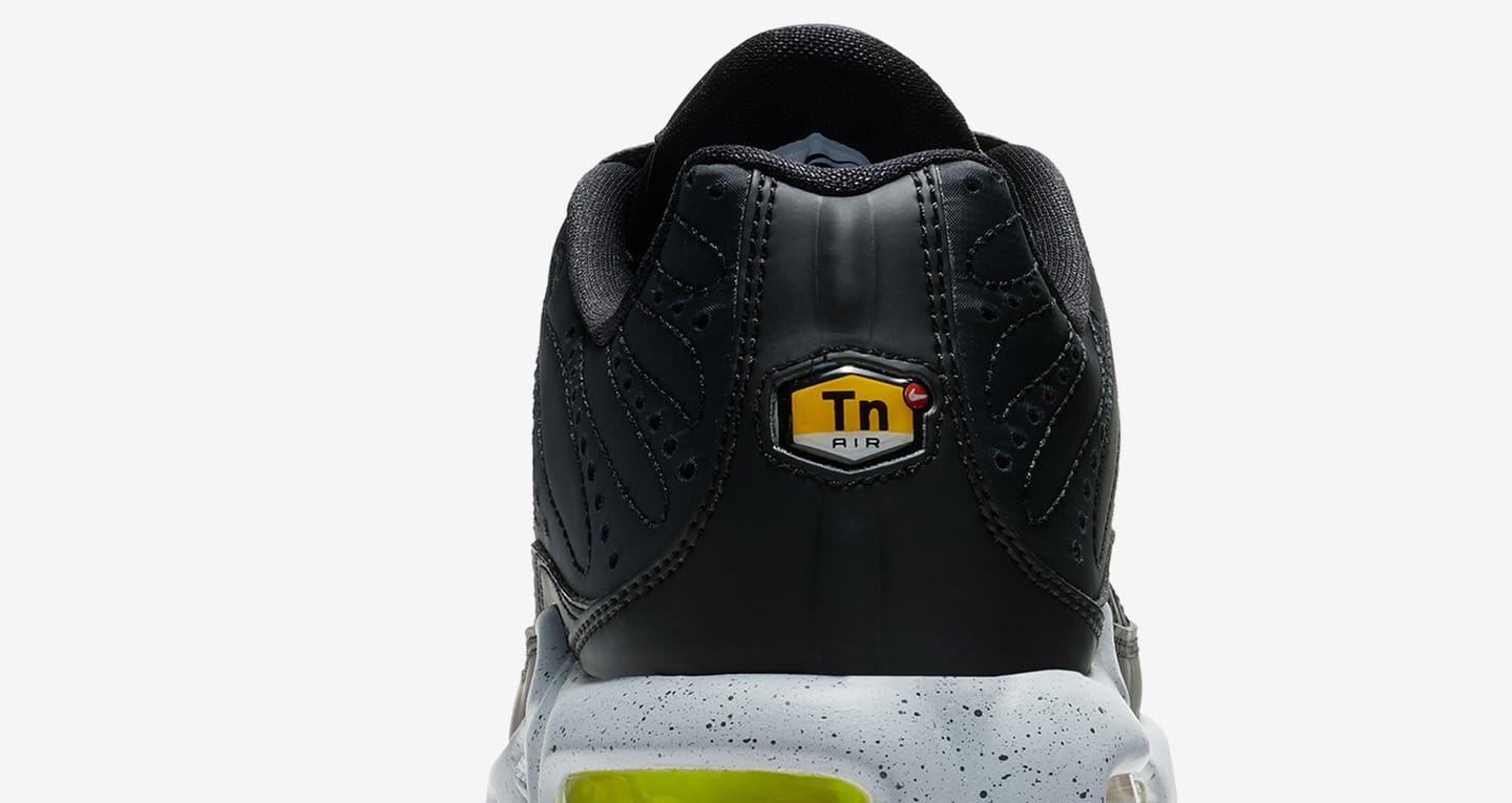 nike air max plus premium black volt nike air max plus premium black volt