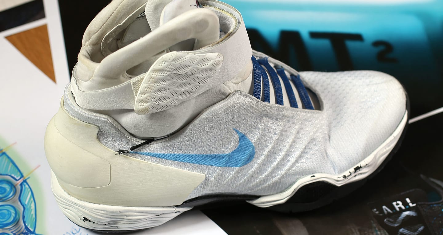 nike hyperadapt basketball shoe