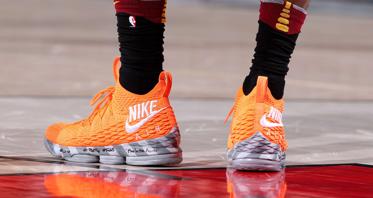 lebron 15 on court