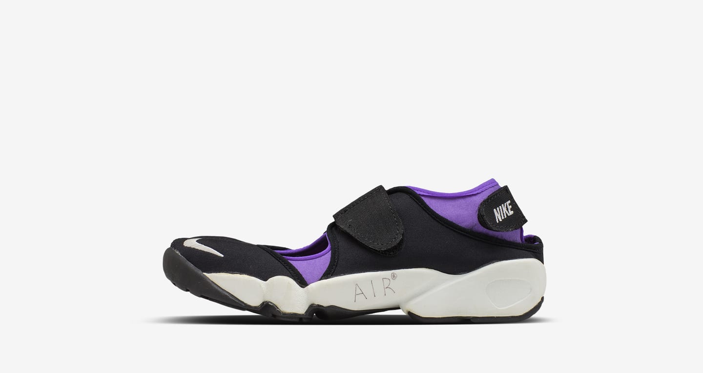 nike rift split toe trainers