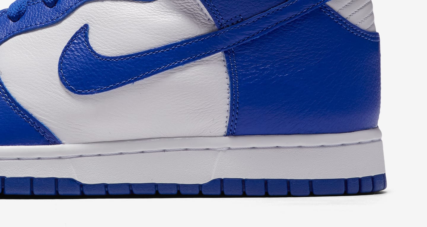 blue and white nike dunks