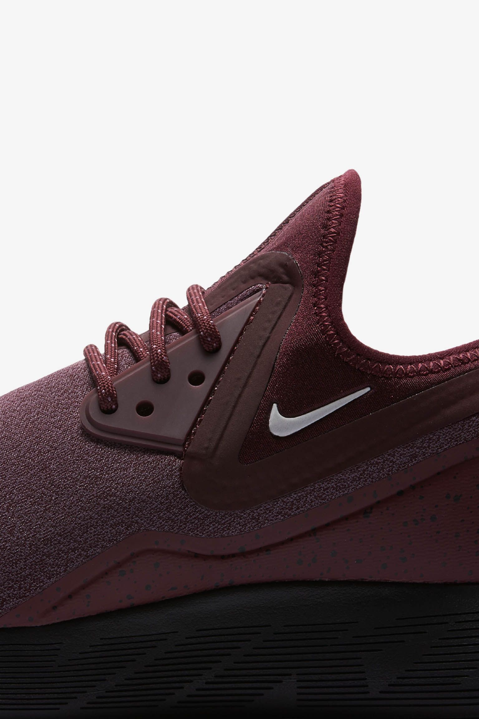 Women's Nike LunarCharge Essential 'Night Maroon' Women's Nike LunarCharge Essential 'Night Maroon'
