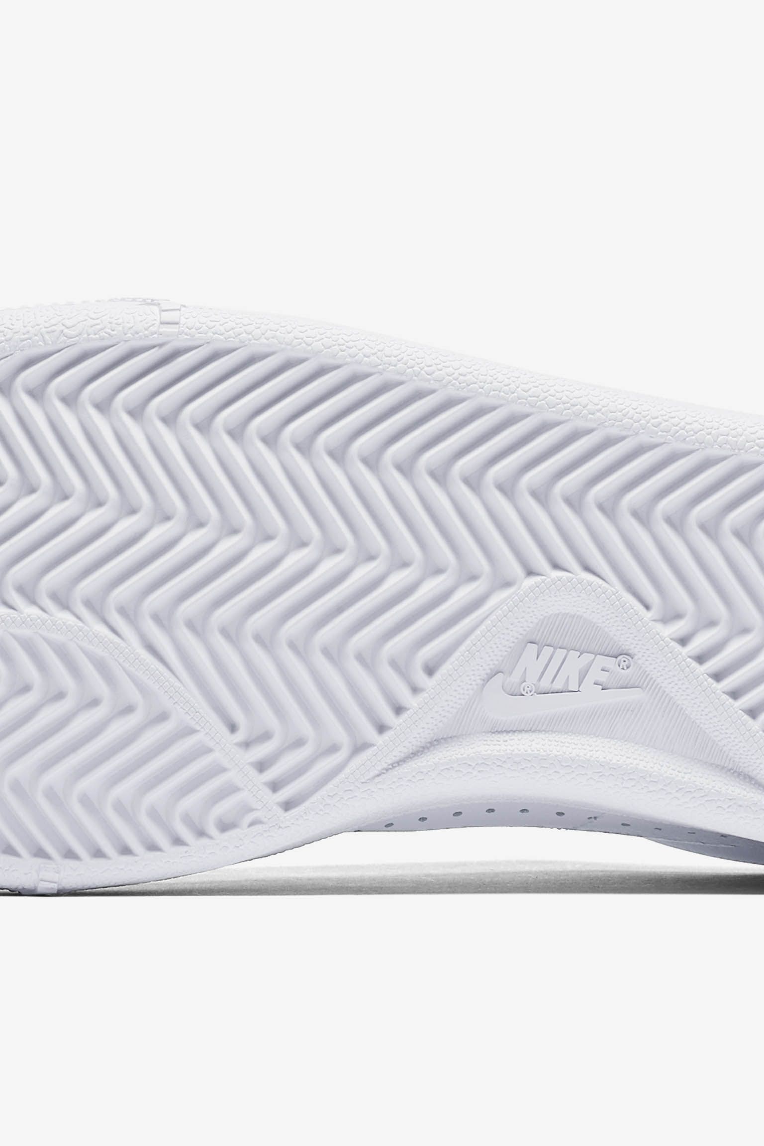 nike tennis classic ease