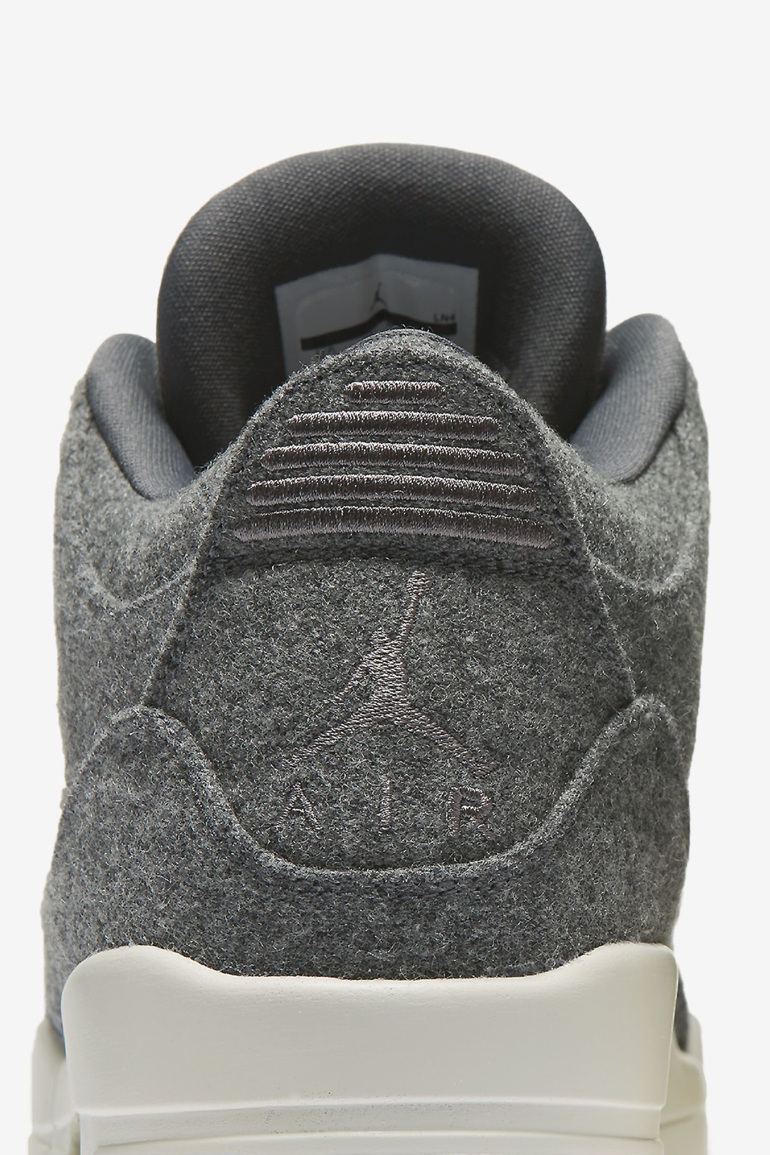 Air Jordan 3 Retro 'Dark Grey'. Nike⁠+ SNKRS
