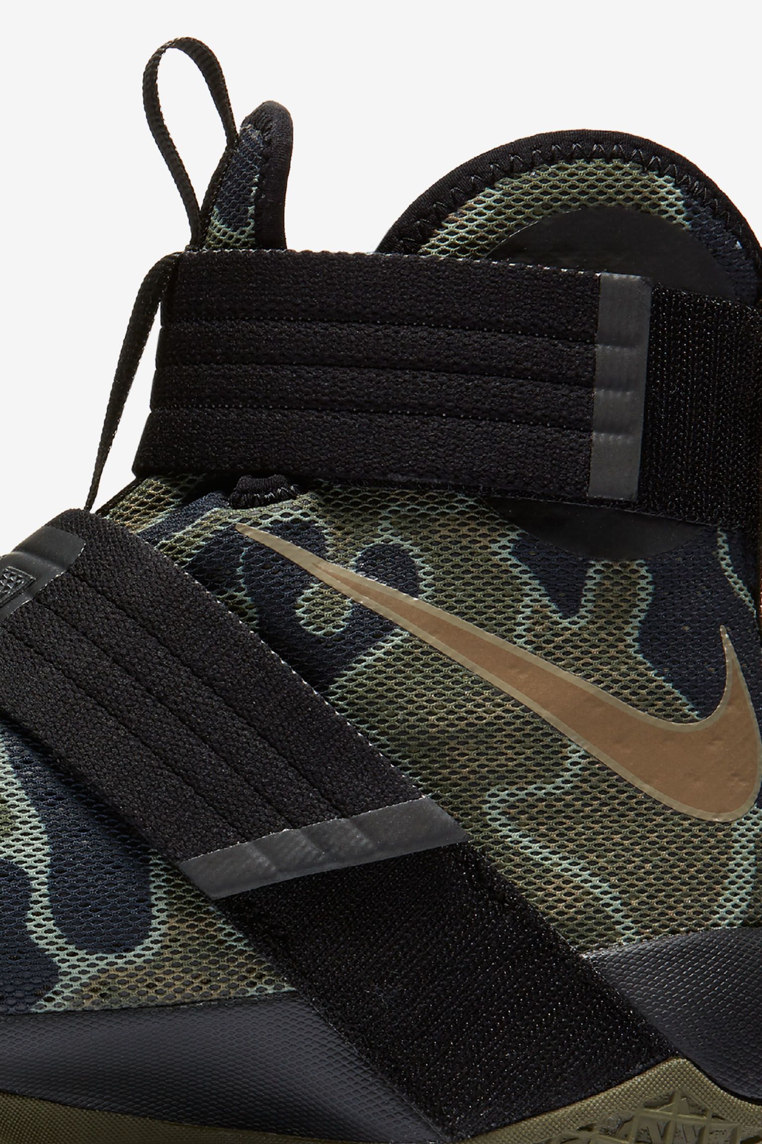 nike lebron camo shoes