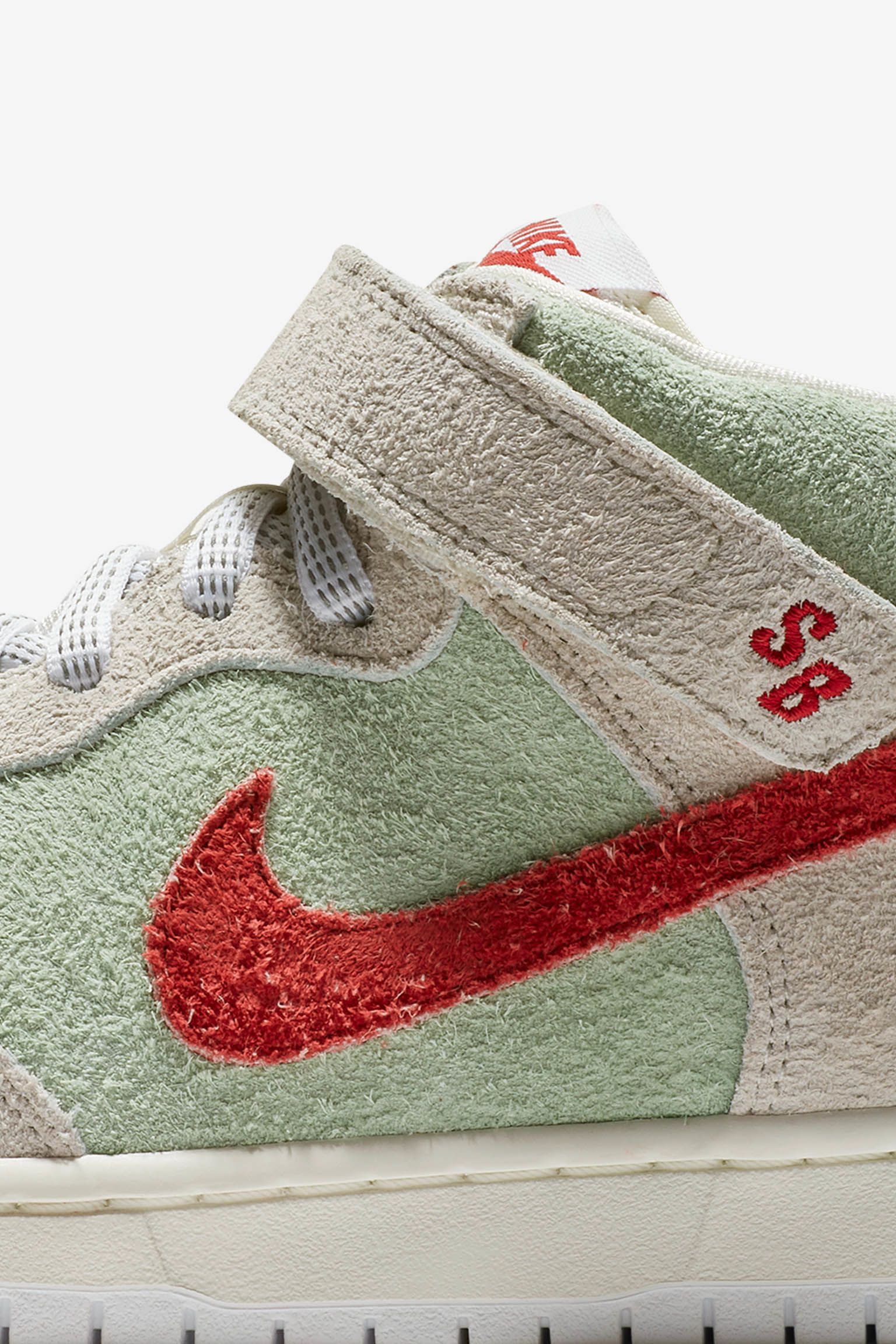 Nike SB Dunk Mid Pro Todd Bratrud 'White Widow' Release Date Nike SB Dunk Mid Pro Todd Bratrud 'White Widow' Release Date