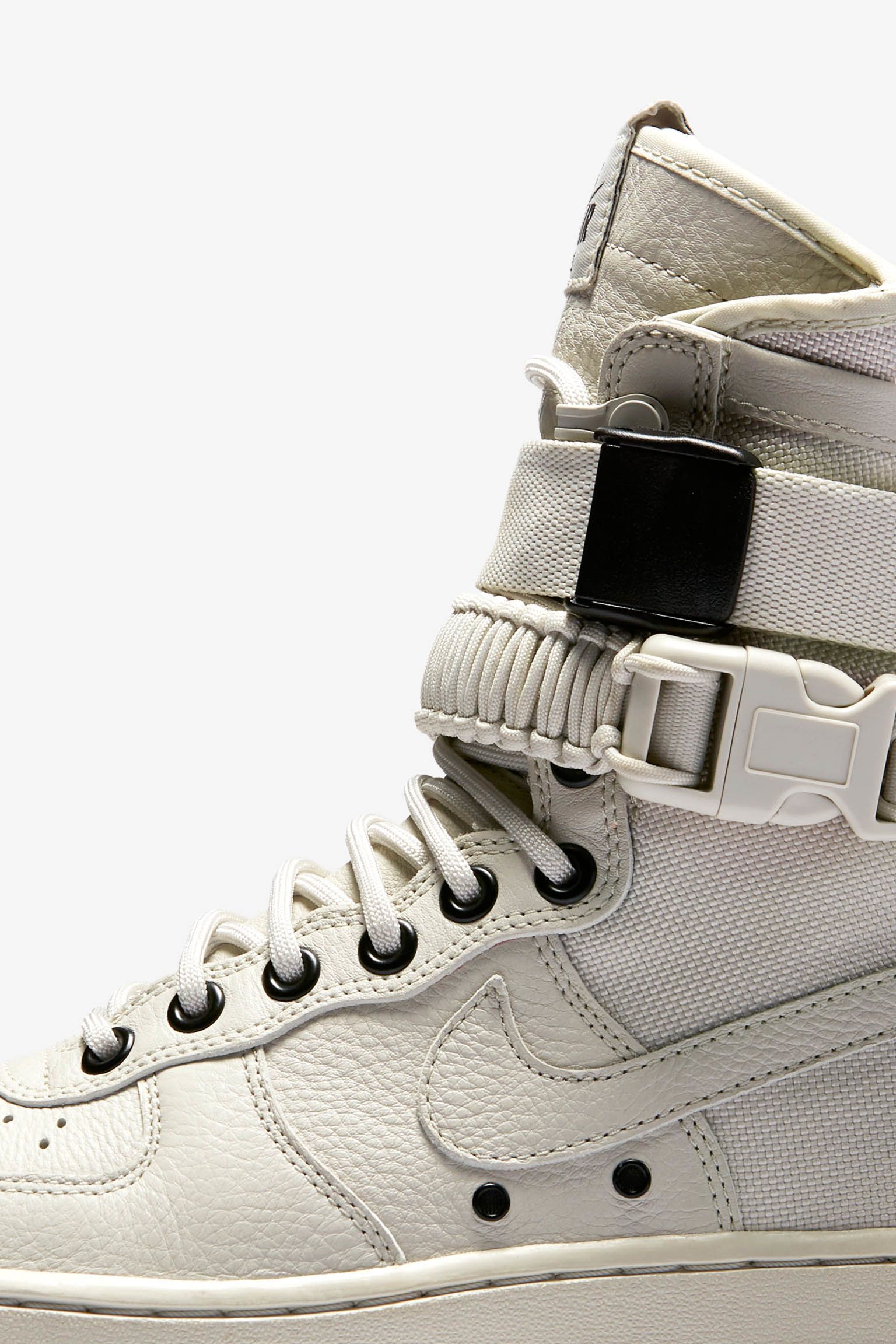 Nike Special Field Air Force 1 'Light Bone & Sail' voor dames. Releasedatum Nike Special Field Air Force 1 'Light Bone & Sail' voor dames. Releasedatum