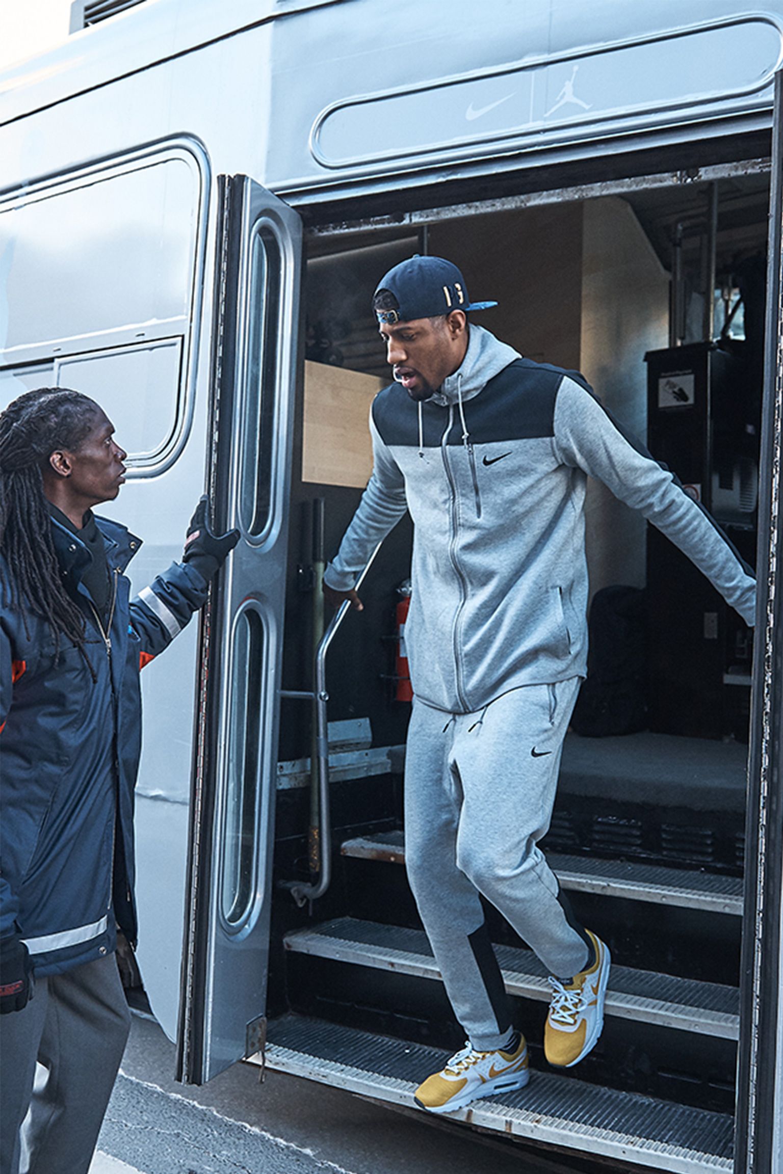 Nike SNKRS XPRESS: PG Delivers the Hyperlive Nike SNKRS XPRESS: PG Delivers the Hyperlive