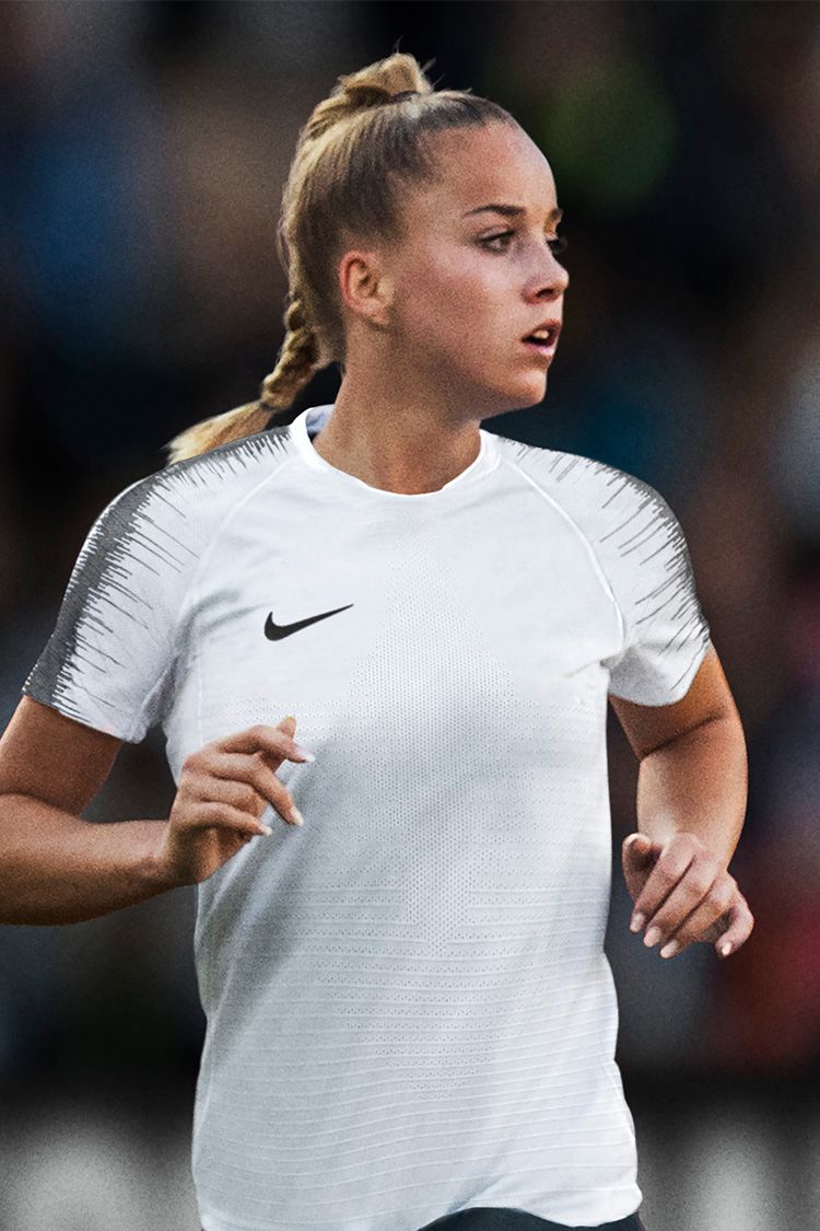 GIULIA GWINN & SARA DÄBRITZ HOFFNUNGSTRÄGERINNEN GIULIA GWINN & SARA DÄBRITZ HOFFNUNGSTRÄGERINNEN