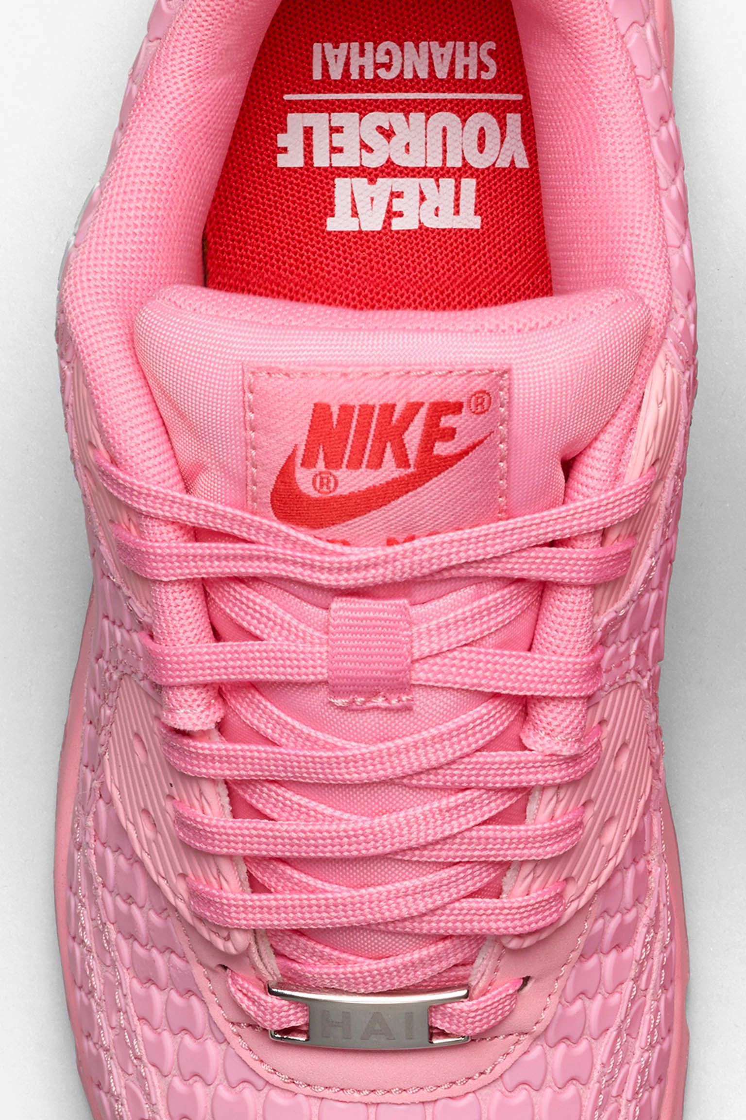 Women's Nike Air Max 90 'Shanghai' Women's Nike Air Max 90 'Shanghai'