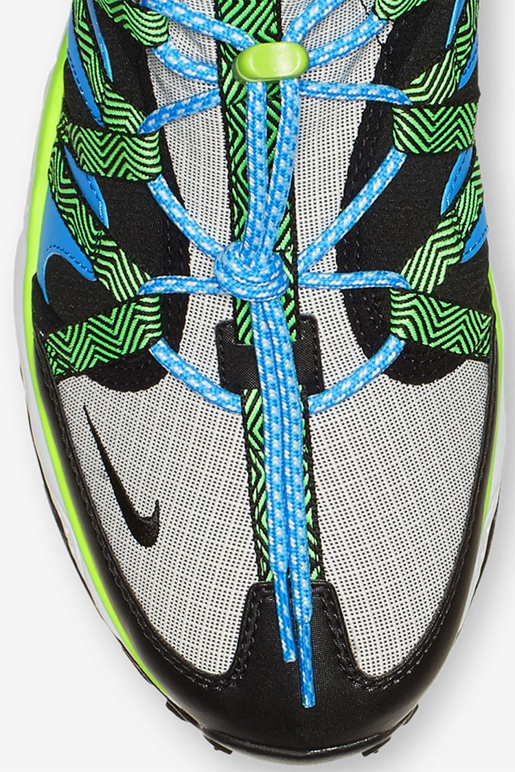 nike bowfin on feet