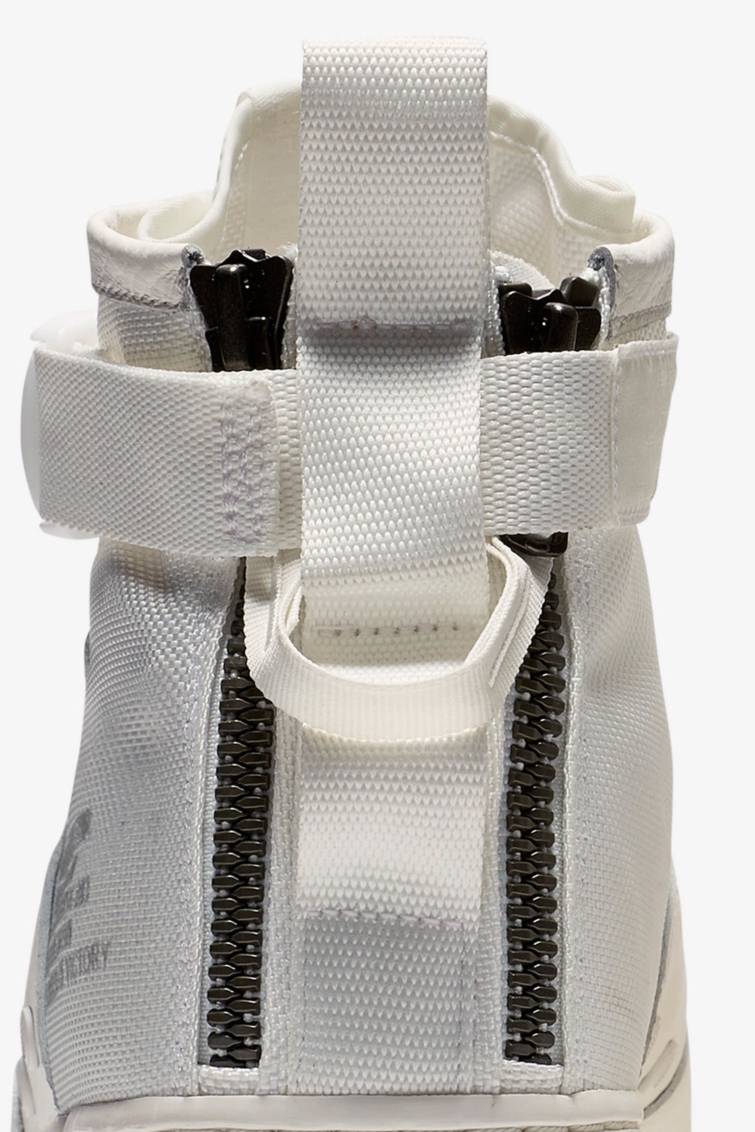 Nike SF AF-1 Mid 'Triple Ivory' Nike SF AF-1 Mid 'Triple Ivory'