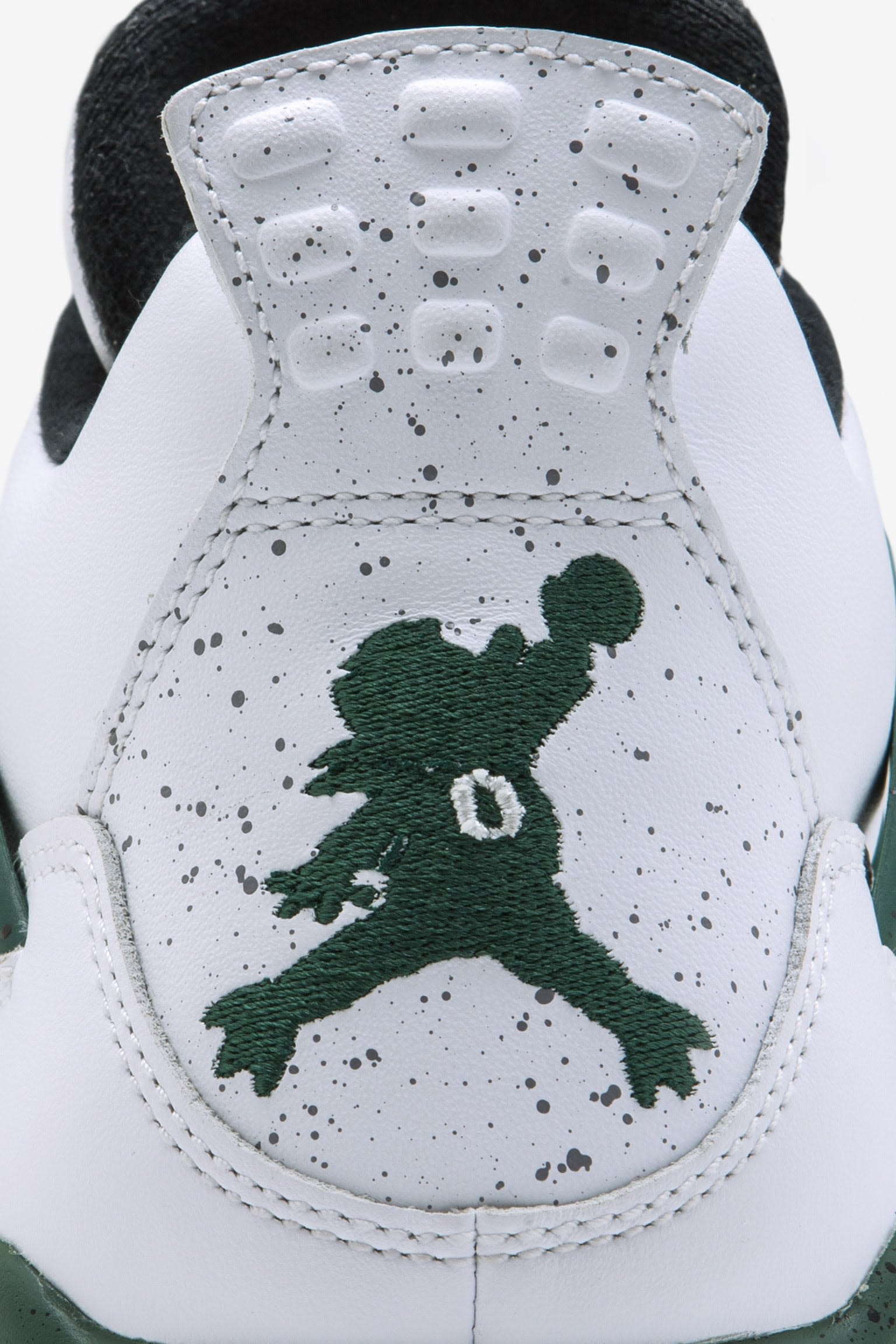 Inside the Vault: Oregon Ducks x Jordan Brand Inside the Vault: Oregon Ducks x Jordan Brand