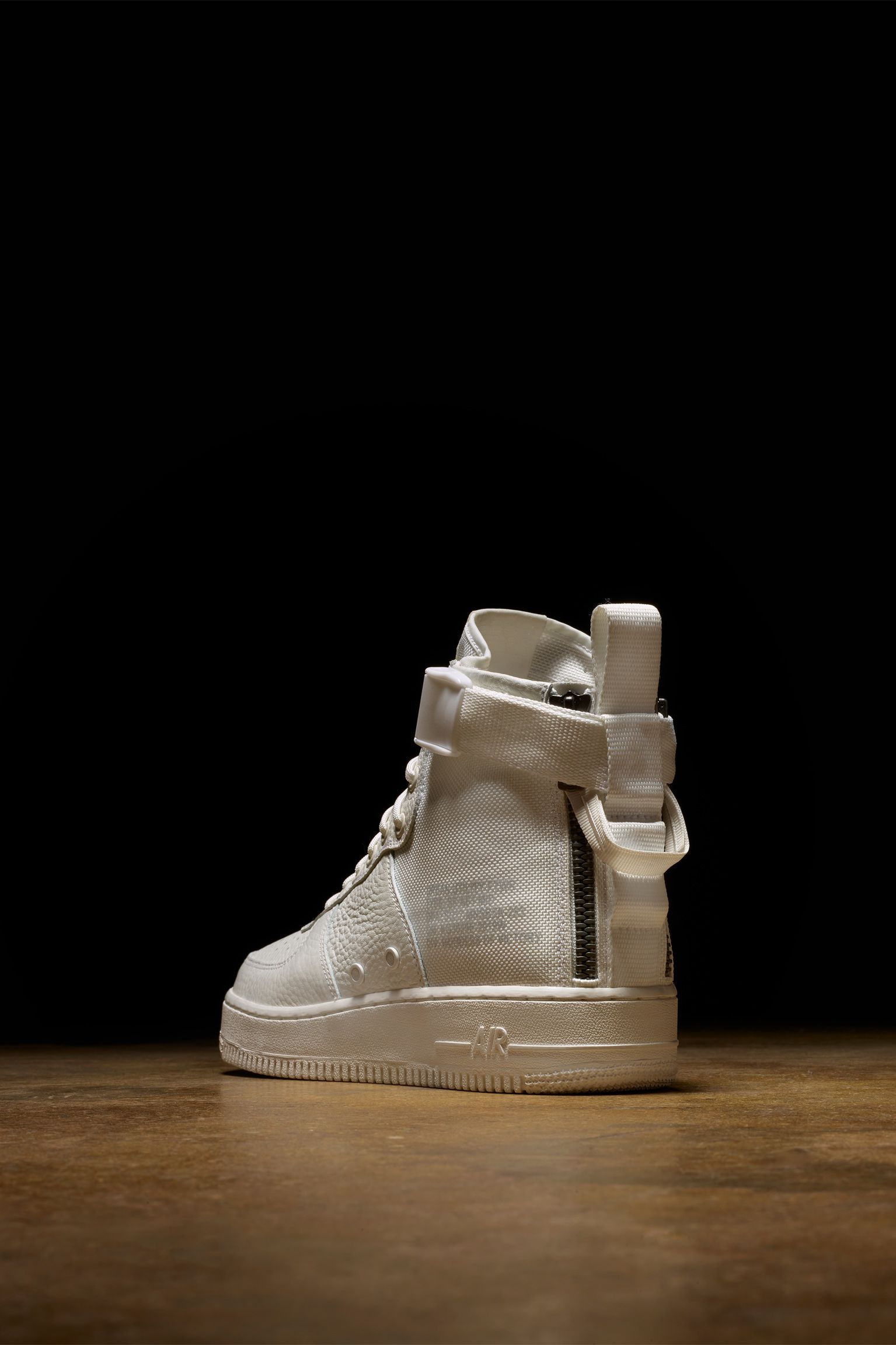 Nike SF AF-1 Mid 'Triple Ivory' Nike SF AF-1 Mid 'Triple Ivory'