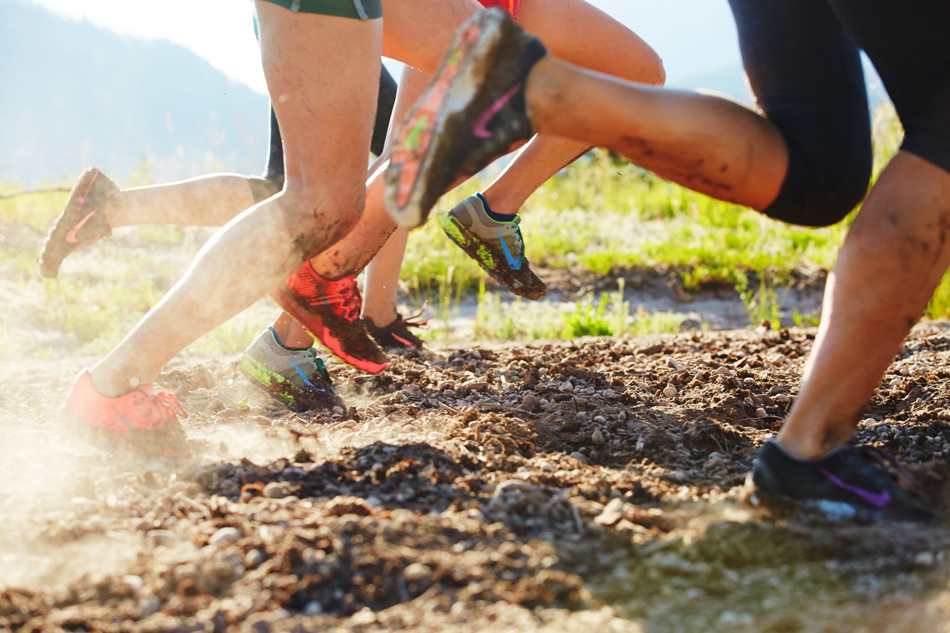 Running stone. Трейловый бег. Бег по пересеченной местности. Спортивный бег по пересеченной местности. Трейл забег.