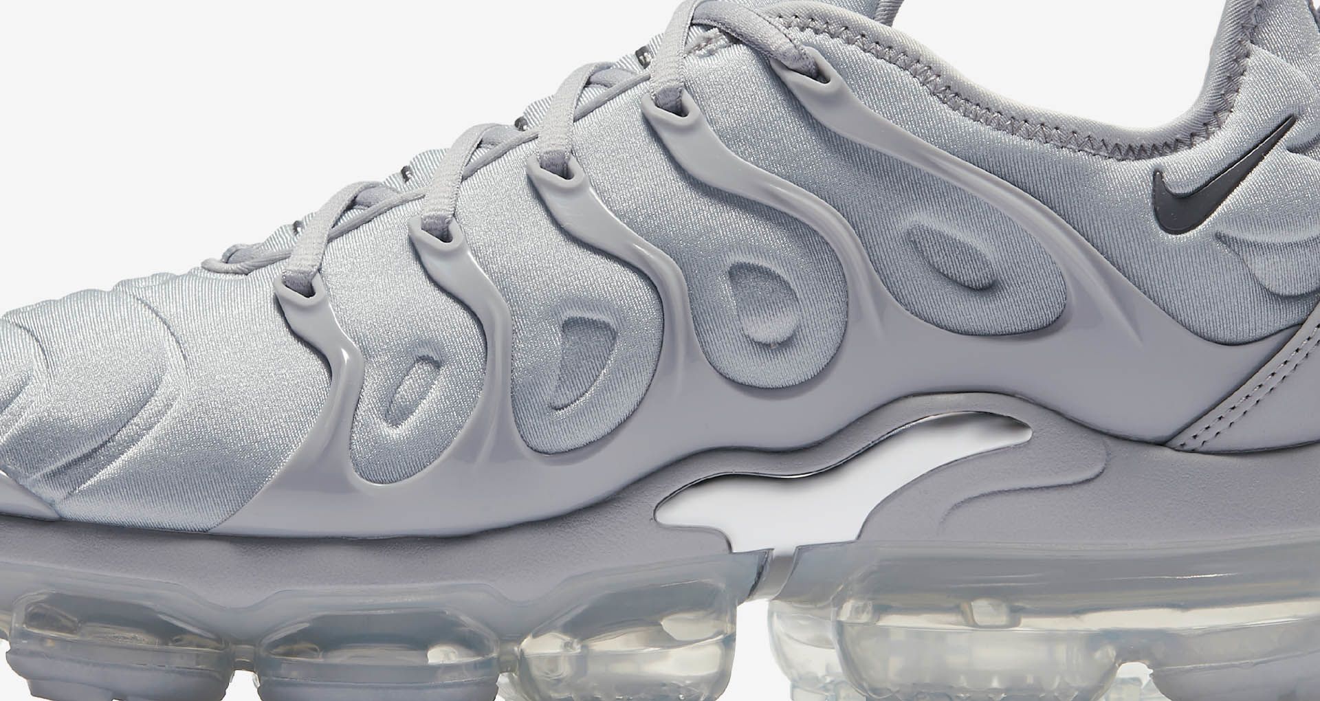 grey air max vapormax plus